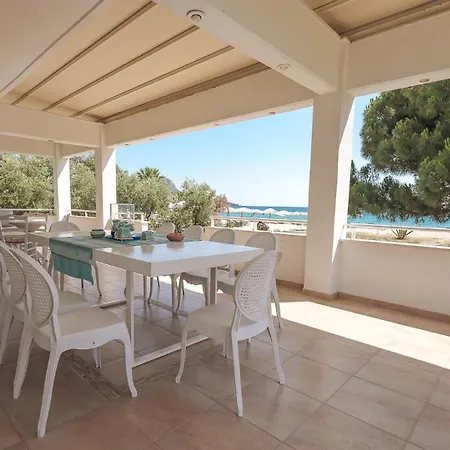 Holiday home Front *