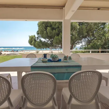 Front Holiday home Toroni